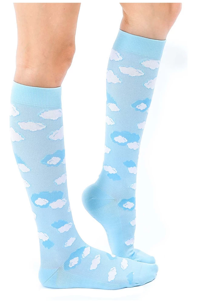 Unisex 15-20 MmHg Lightweight Clouds Print Compression Socks 5 Unisex 15-20 MmHg Lightweight Clouds Print Compression Socks - Image 3